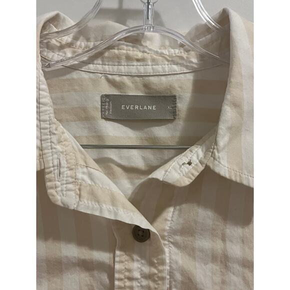 Everlane Way Short Shirt in Silky Cotton - Picture 3 of 7